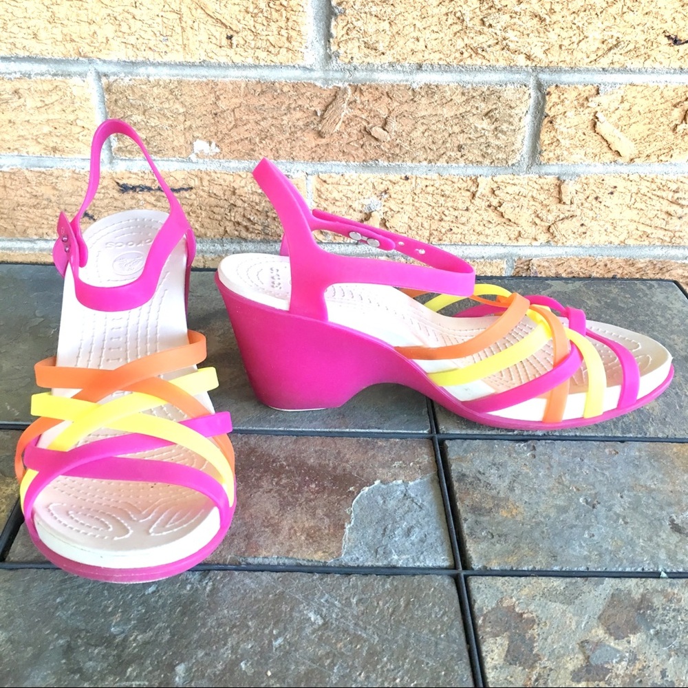 Retro color huarache jelly wedge by Crocs